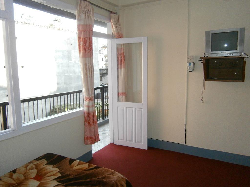 Hotel Pokhara Peace Катманду Экстерьер фото