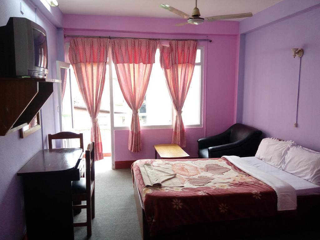 Hotel Pokhara Peace Катманду Экстерьер фото