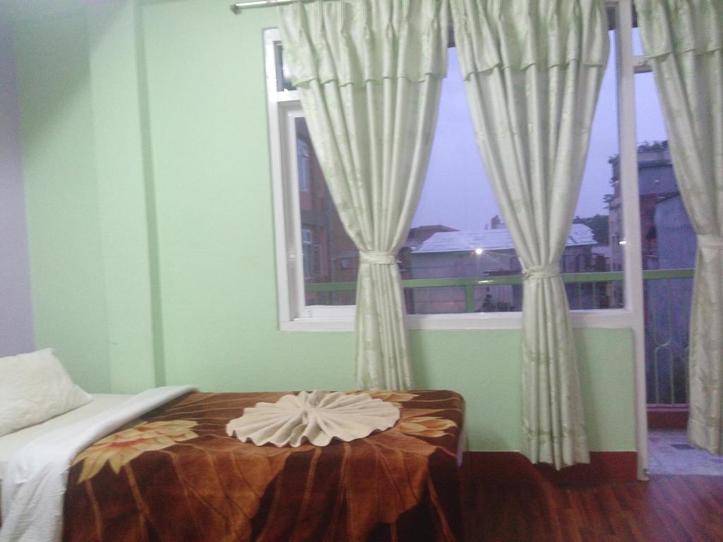 Hotel Pokhara Peace Катманду Экстерьер фото