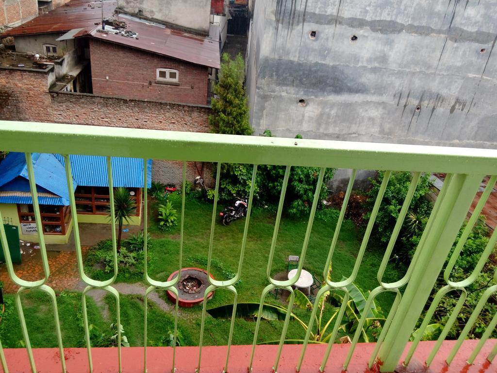 Hotel Pokhara Peace Катманду Экстерьер фото
