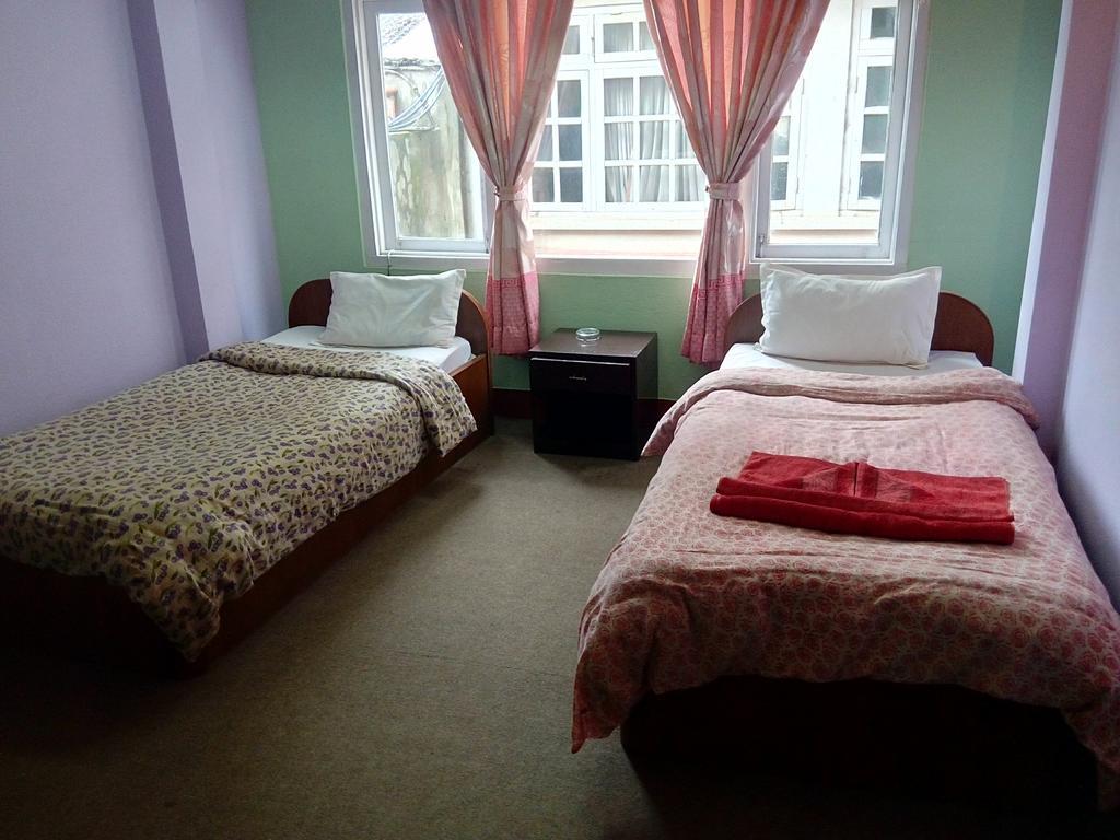 Hotel Pokhara Peace Катманду Экстерьер фото