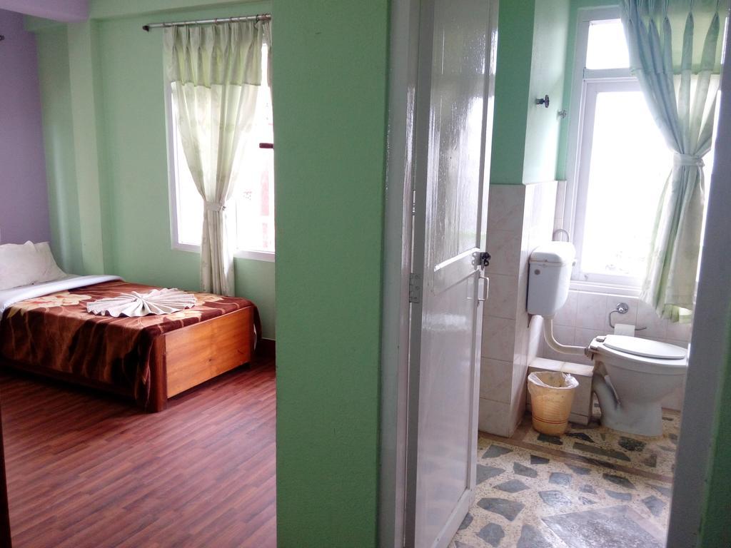 Hotel Pokhara Peace Катманду Экстерьер фото