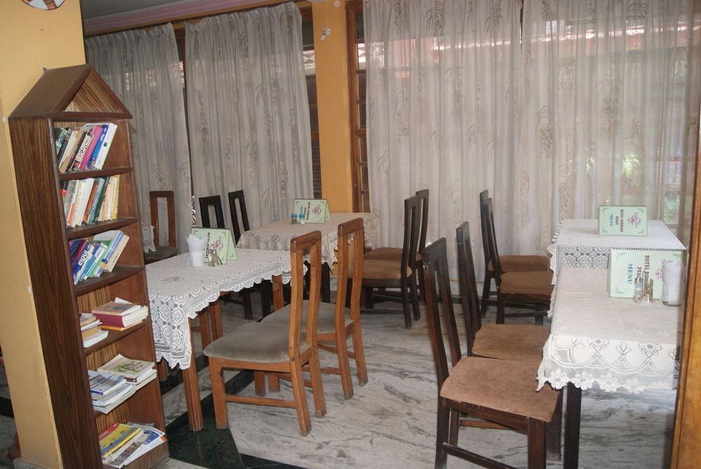 Hotel Pokhara Peace Катманду Экстерьер фото