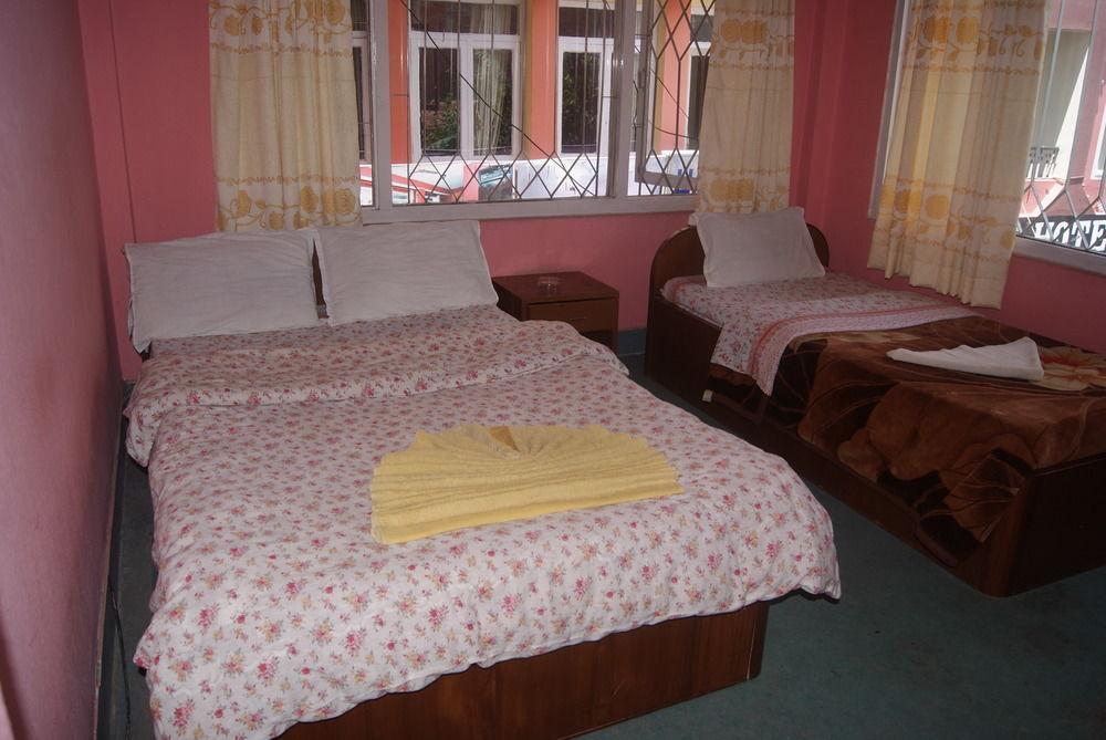 Hotel Pokhara Peace Катманду Экстерьер фото
