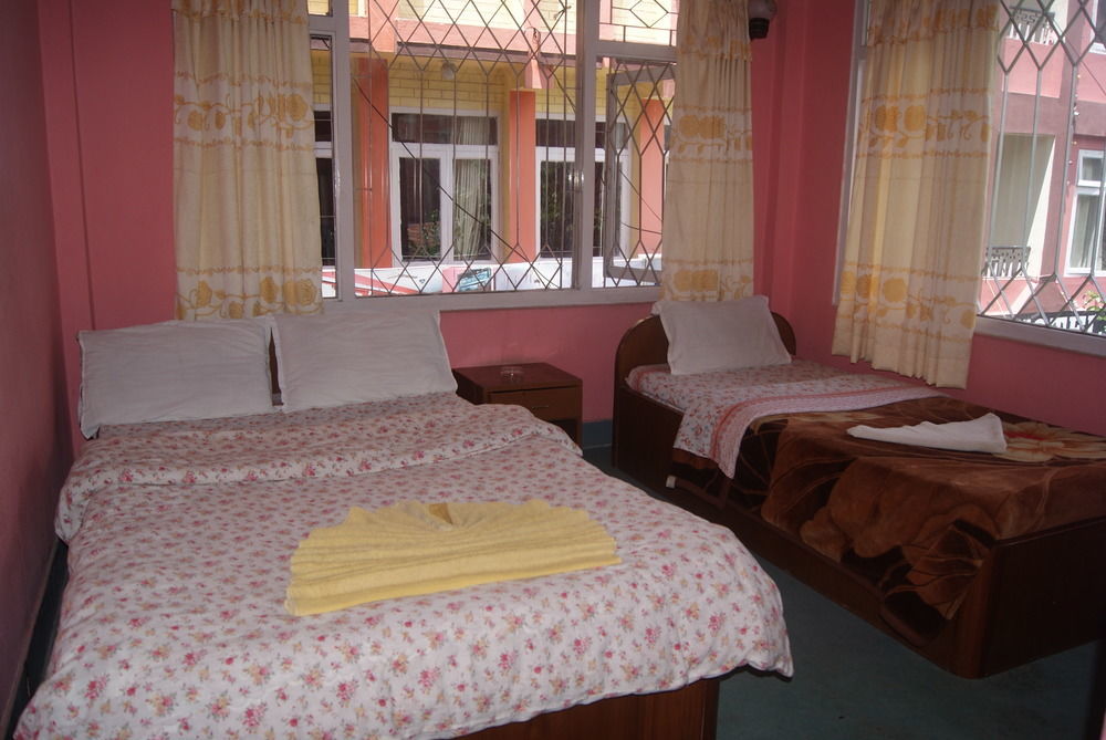 Hotel Pokhara Peace Катманду Экстерьер фото