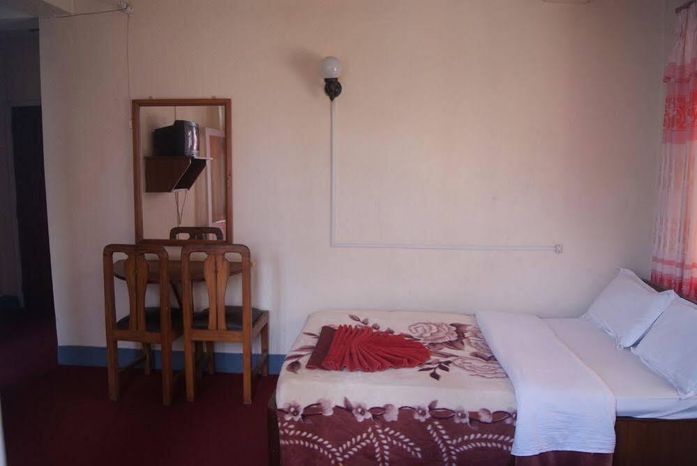 Hotel Pokhara Peace Катманду Экстерьер фото